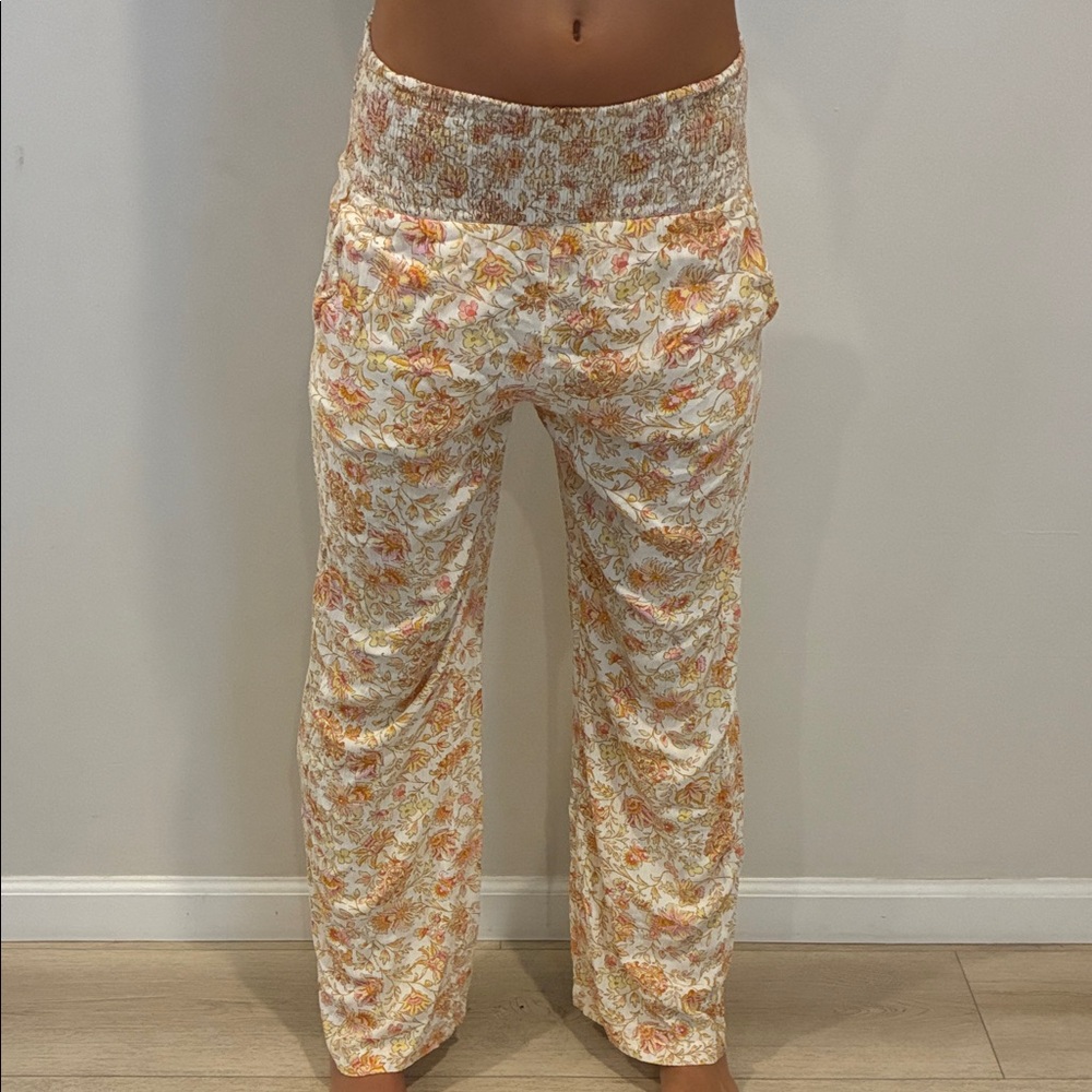 Billabong Floral Print pants with Logo